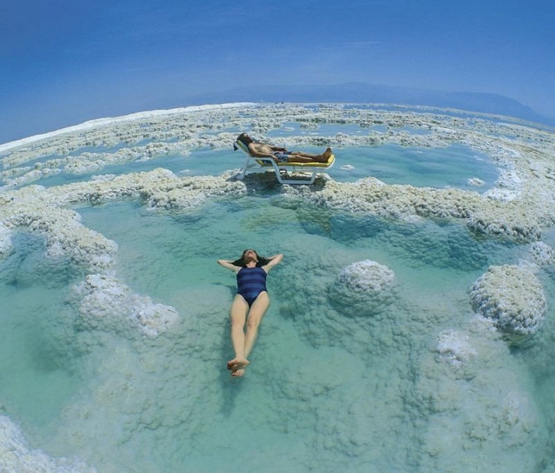 Купание в Мертвом море